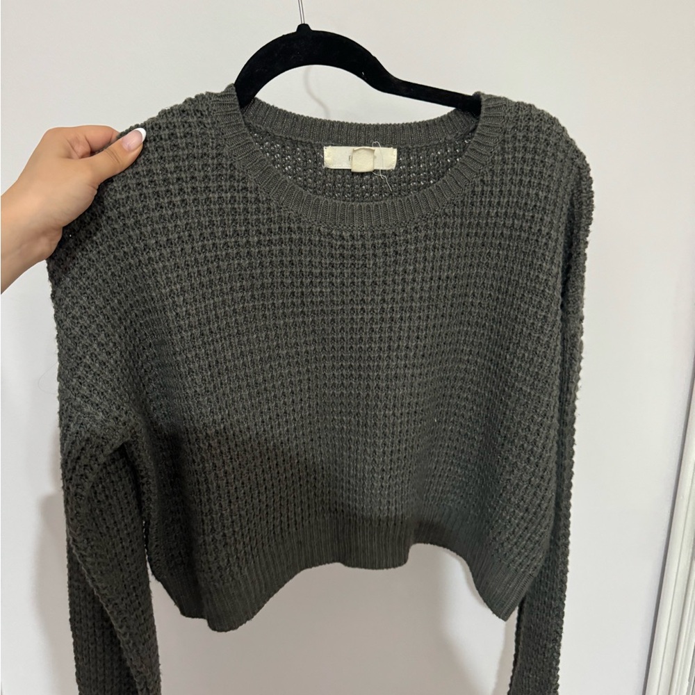 Forever 21 long sleeve cropped gray sweater